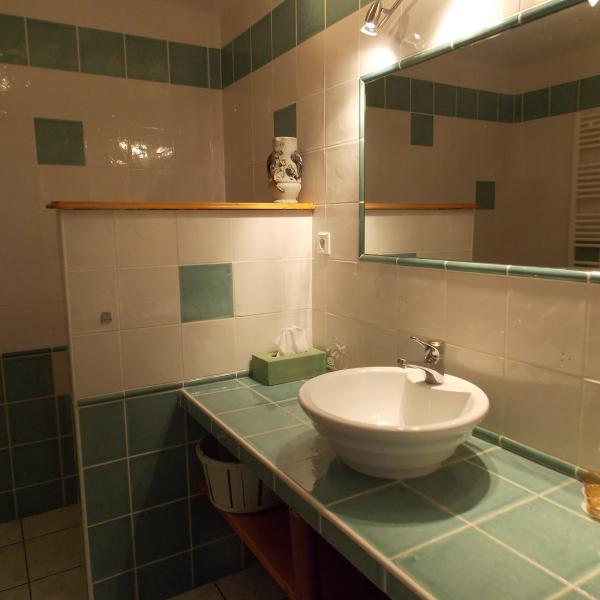 Chambres et table d'hotes 38 Bellegarde Poussieu, 30 mn sud Vienne, 65 km sud Lyon, A7 sortie Chanas, face au Vercors, La mare du vieux chene