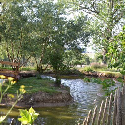Chambres et table d'hotes 38 Bellegarde Poussieu, 30 mn sud Vienne, 65 km sud Lyon, A7 sortie Chanas, face au Vercors, La mare du vieux chene