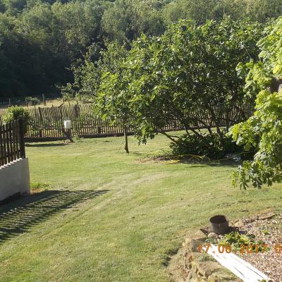 Chambres et table d'hotes 38 Bellegarde Poussieu, 30 mn sud Vienne, 65 km sud Lyon, A7 sortie Chanas, face au Vercors, La mare du vieux chene