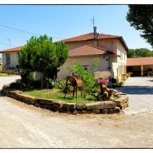 Chambres et table d'hotes 38 Bellegarde Poussieu, 30 mn sud Vienne, 65 km sud Lyon, A7 sortie Chanas, face au Vercors, La mare du vieux chene