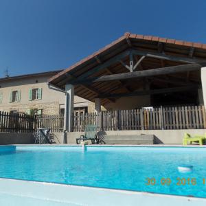 Chambres et table d'hotes 38 Bellegarde Poussieu, 30 mn sud Vienne, 65 km sud Lyon, A7 sortie Chanas, face au Vercors, La mare du vieux chene