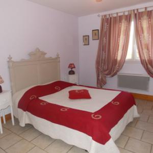 Chambres et table d'hotes 38 Bellegarde Poussieu, 30 mn sud Vienne, 65 km sud Lyon, A7 sortie Chanas, face au Vercors, La mare du vieux chene