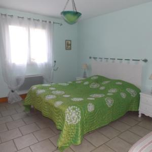 Chambres et table d'hotes 38 Bellegarde Poussieu, 30 mn sud Vienne, 65 km sud Lyon, A7 sortie Chanas, face au Vercors, La mare du vieux chene